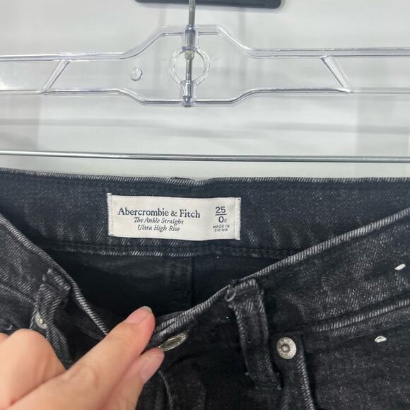Abercrombie & Fitch The Ankle Straight Jeans Ultra High Rise SHORT - Picture 3 of 8